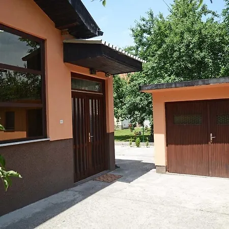 בית נופש Krajinic Family House בוגוינו
