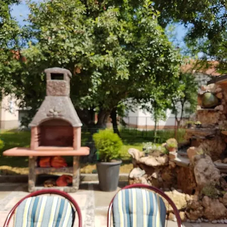 Krajinic Family House בית נופש בוגוינו